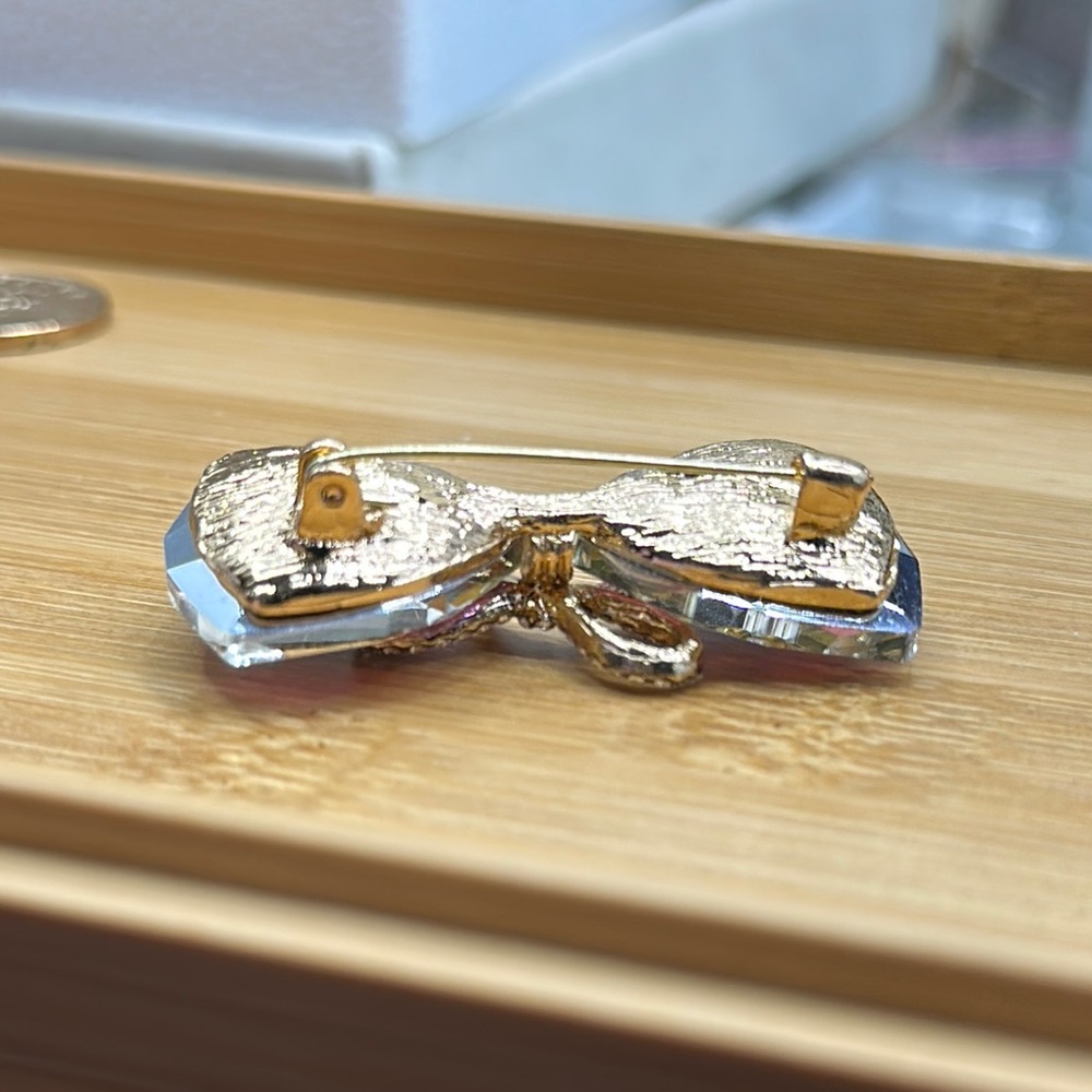 Sparkling Purple Bow Brooch - Picture 3 of 3
